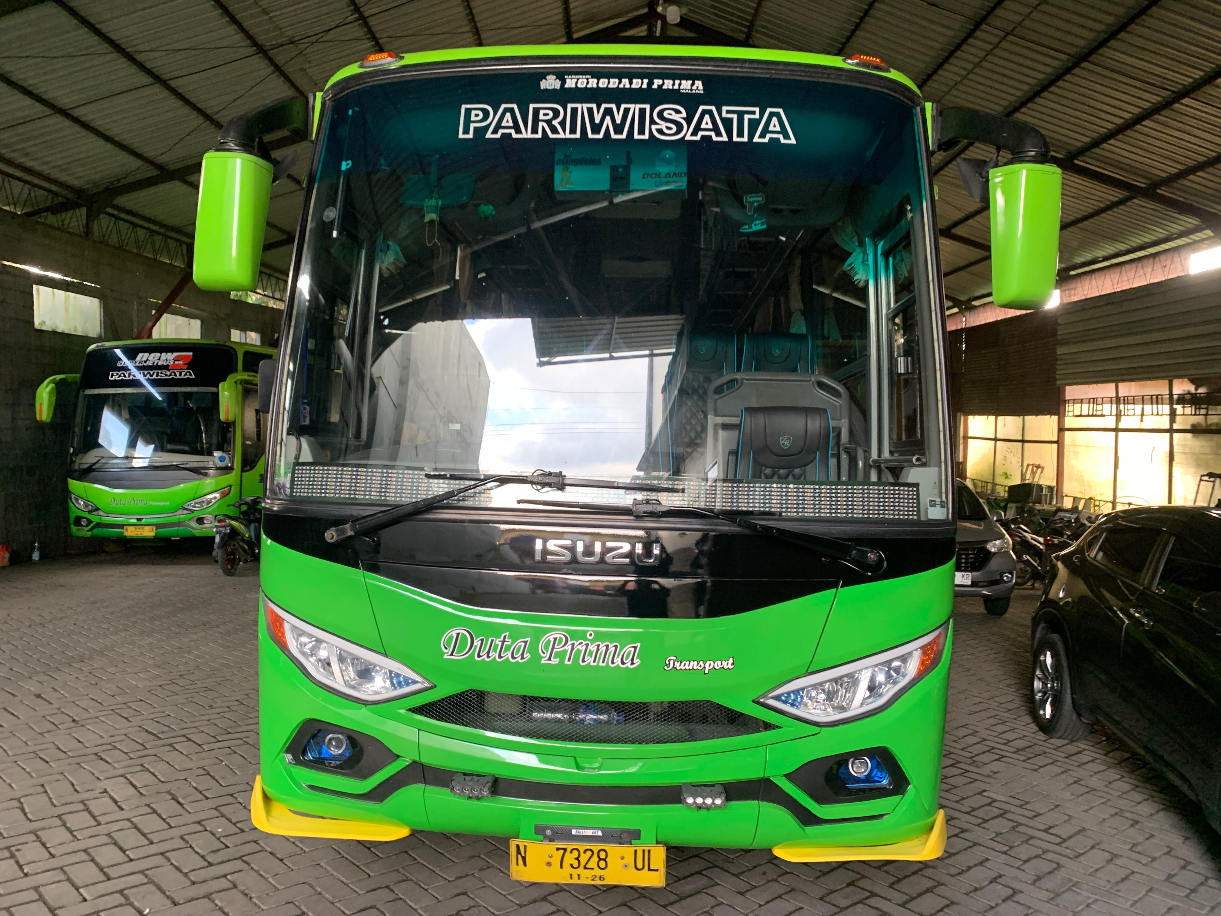 Medium Bus