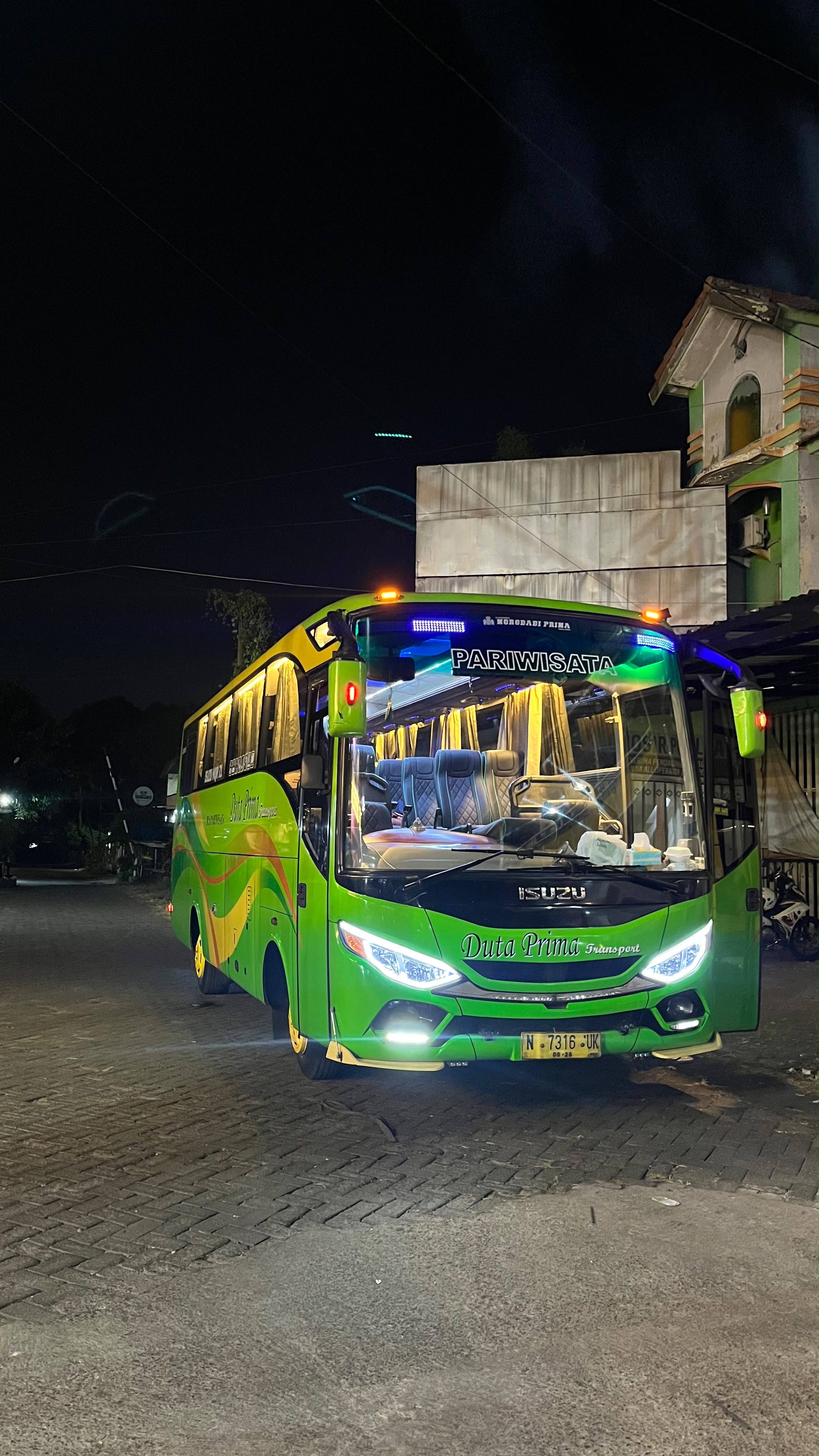 Medium Bus